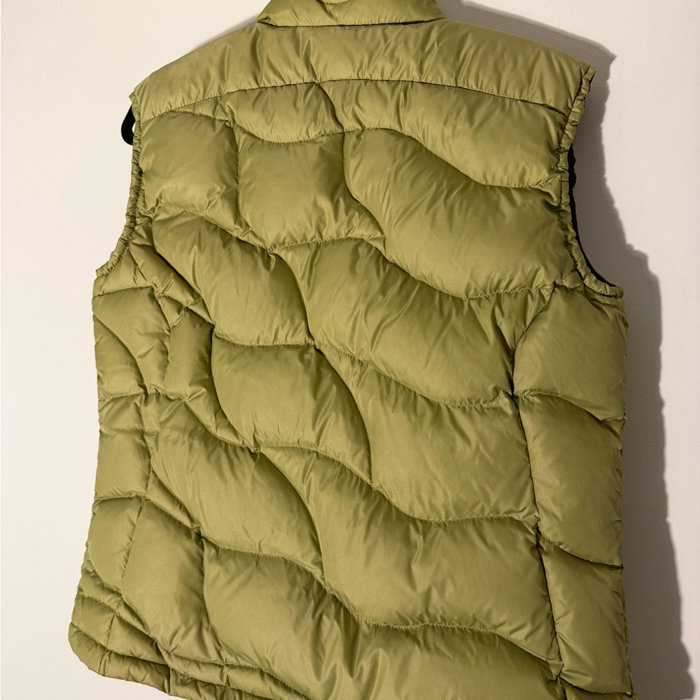 Mountain Hardwear Women’s Medium Down Puffer Vest Sage Green 85/15 Fill - Picture 2 of 8